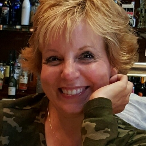 Meet your Posher, Cheryl - Picture 1 of 1